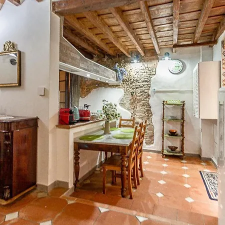 The Ancient Serragli Court Apartamento
