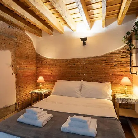 The Ancient Serragli Court * Florencia