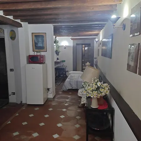 The Ancient Serragli Court Apartment *