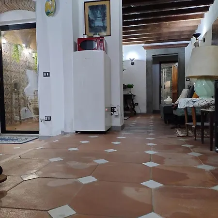 The Ancient Serragli Court Apartment *