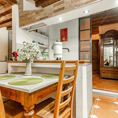 The Ancient Serragli Court Apartment Florence