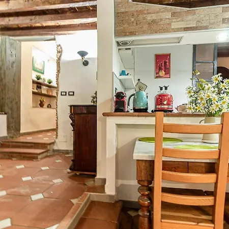 The Ancient Serragli Court Apartamento *