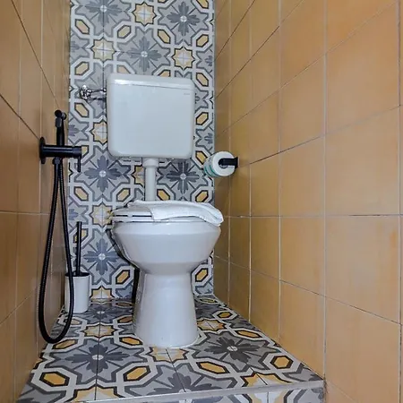 The Ancient Serragli Court Apartment Florence