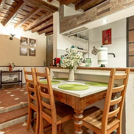 Apartment The Ancient Serragli Court