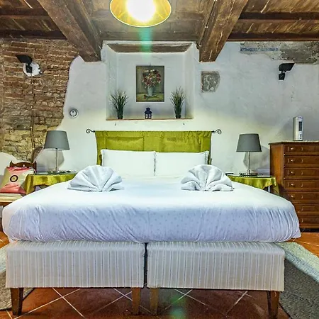 The Ancient Serragli Court Apartment