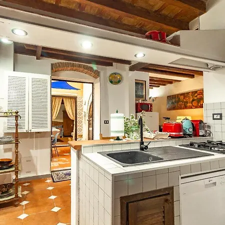 The Ancient Serragli Court Apartment *